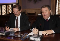 La firma dell'accordo